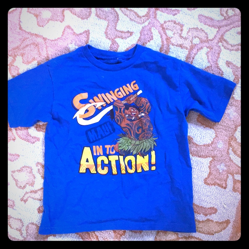 Disney Moana boys 5T tee.  Worn once. Like new!